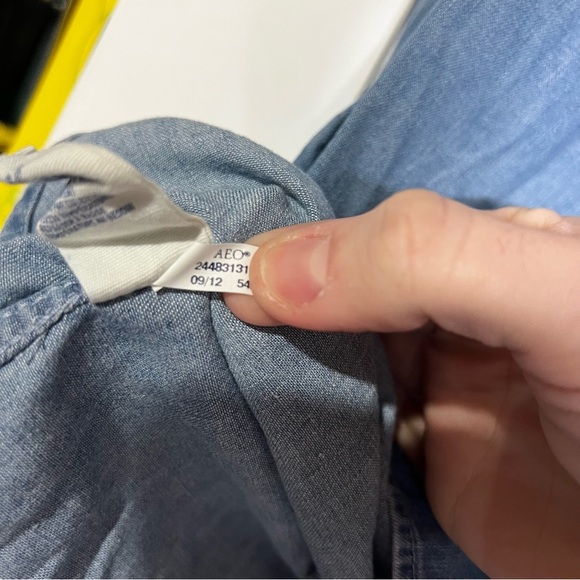 American Eagle Destroyed Denim Shirt Pearl Snaps Floral Lined Size Large - Picture 12 of 12